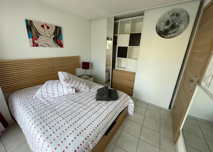 Naturist Port Ambonne Melrose View *